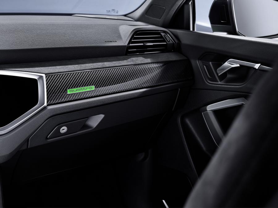Детали интерьера Audi RS Q3 Sportback 2019 года  (WW) (фото 32 из 71)